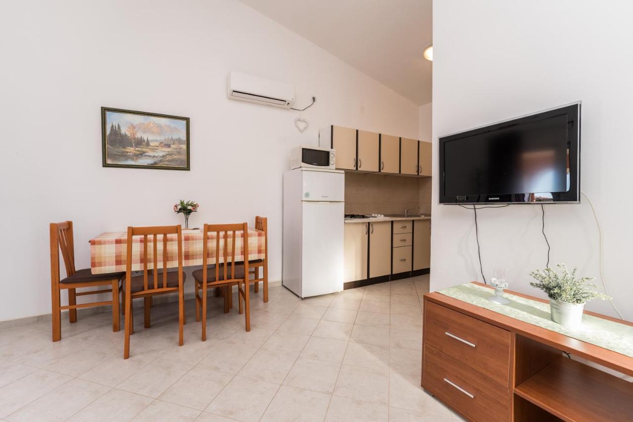Apartmani Zarko Vir Exteriör bild