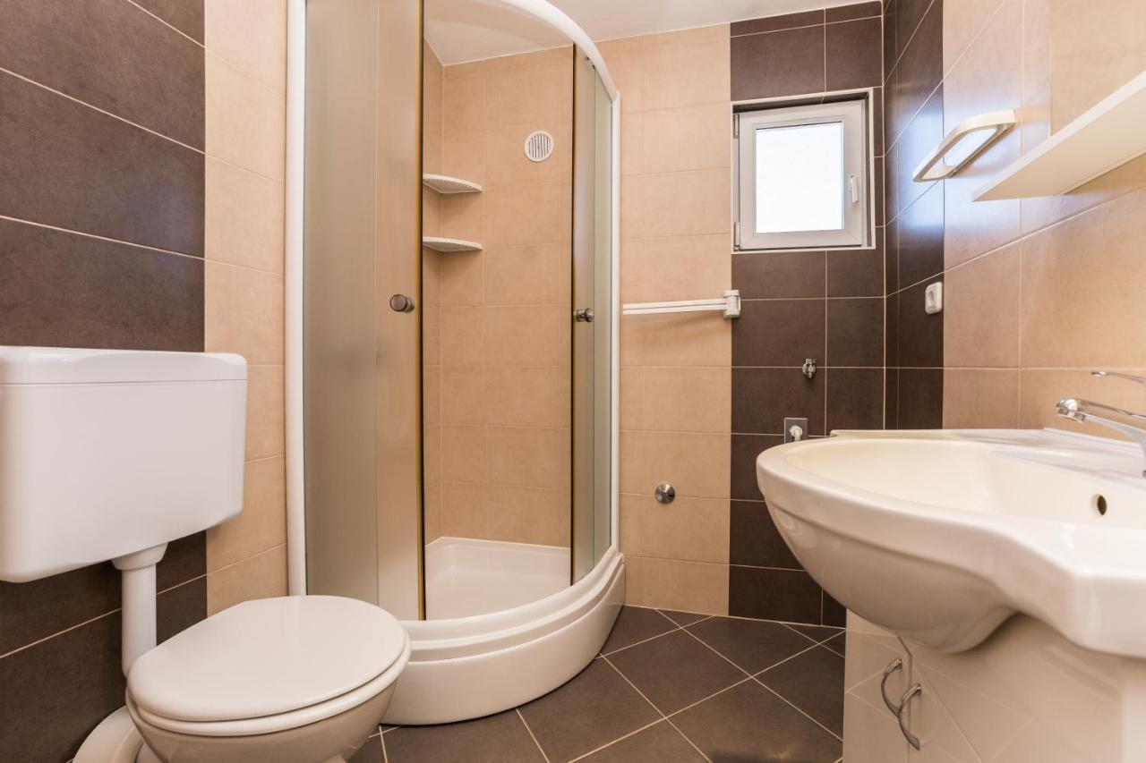 Apartmani Zarko Vir Exteriör bild