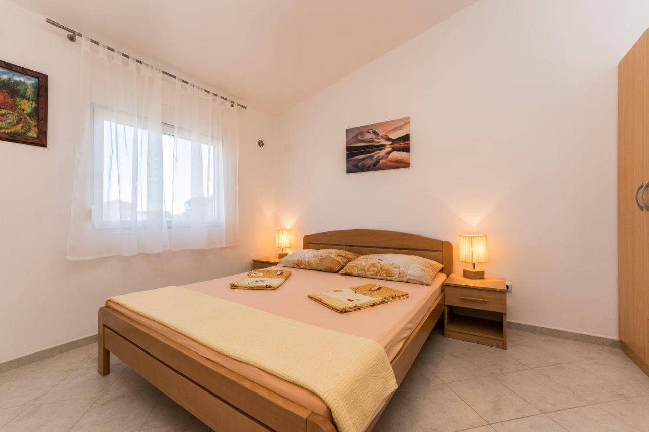 Apartmani Zarko Vir Exteriör bild