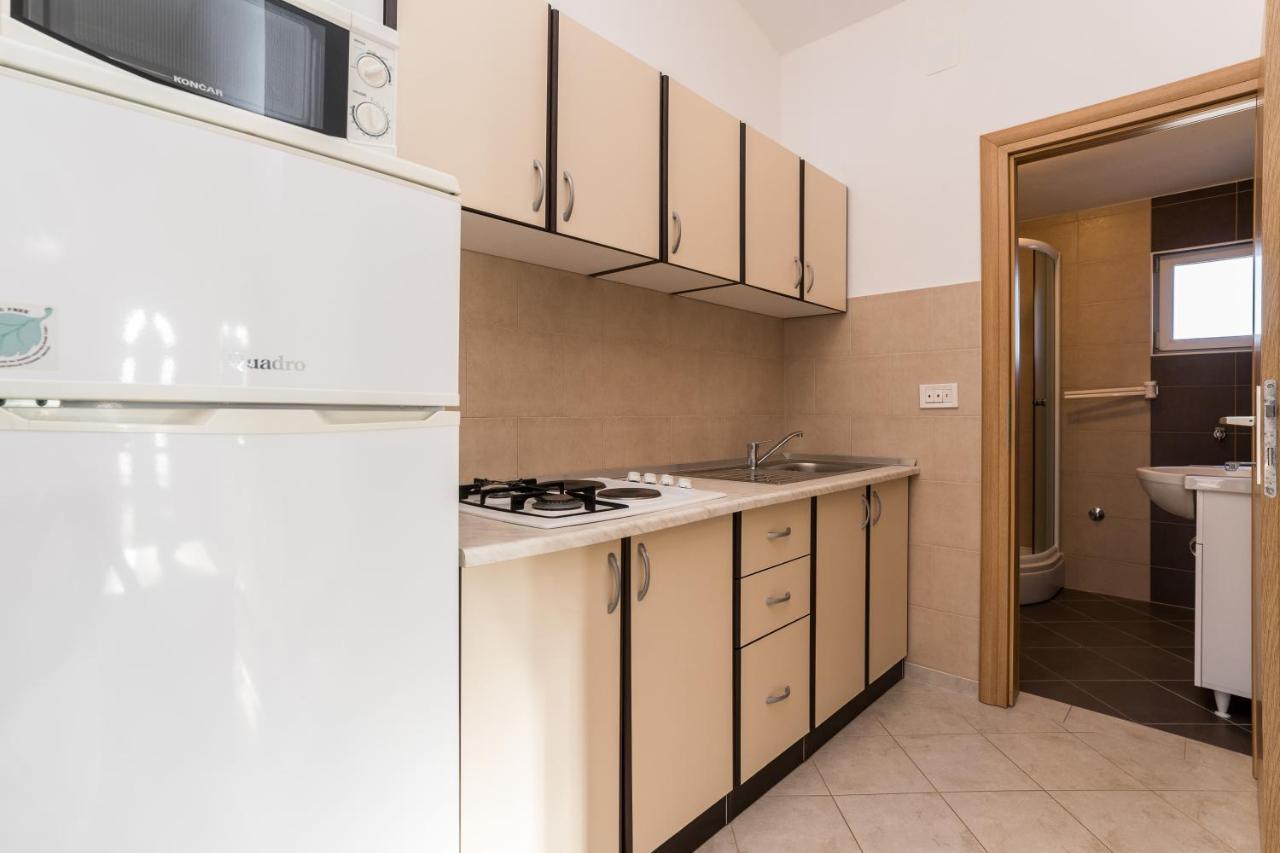 Apartmani Zarko Vir Exteriör bild