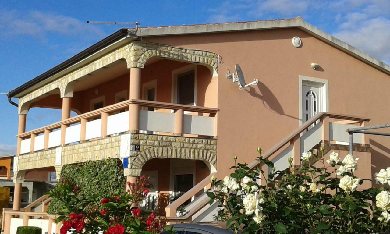 Apartmani Zarko Vir Exteriör bild